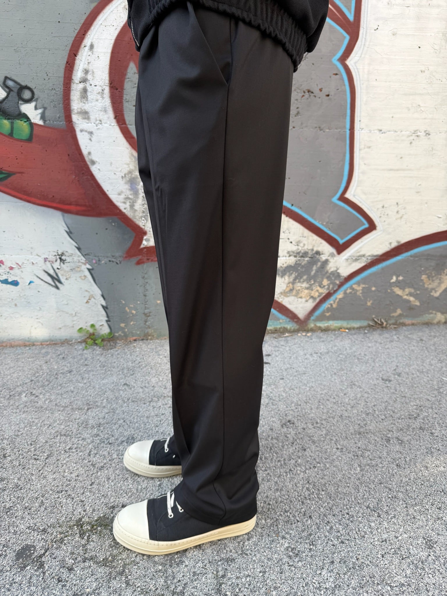 PANTALONE NERO FONDO AMPIO