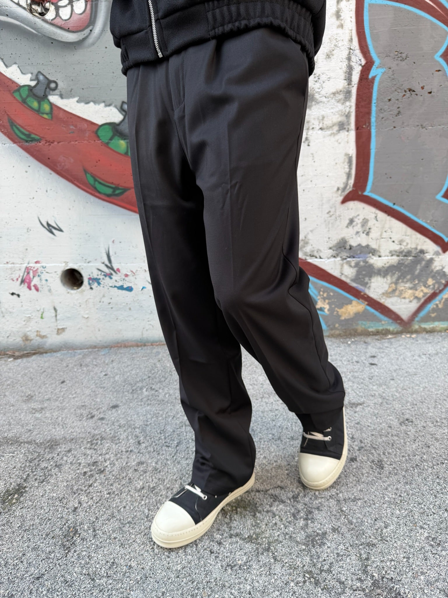 PANTALONE NERO FONDO AMPIO