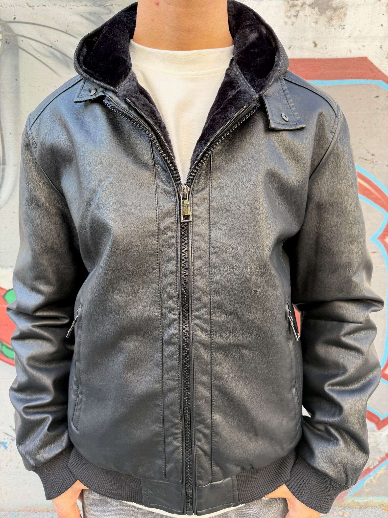 GIUBBOTTO IN PELLE CON CAPPUCCIO